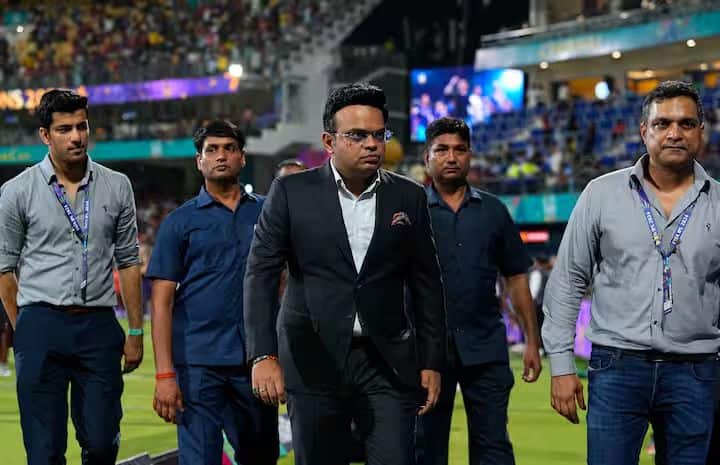 बीसीसीआयने 2019 मध्ये जय शाह यांच्याकडे सचिवपदाची जबाबदारी दिली होती. आता तुम्ही विचार करत असाल की जय शाहला बीसीसीआयकडून खूप मोठा पगार मिळत असेल, ज्यामुळे त्यांची नेटवर्थ चांगली असेल?, मात्र असे नाही. (Image Credit-Jay Shah)