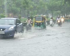Ahmedabad Rain: ભારે બફારા બાદ અમદાવાદમાં વરસાદે બોલાવી બઘડાટી, જુઓ તસવીરો
