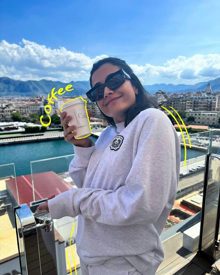 కాఫీ అంటే రష్మికకు చాలా ఇష్టం. ఈ విషయాన్నే Coffee ☕ - definitely a Kodava girl I am 😄😄 the smell of coffee and the smell of coffee blossoms.. hmmmm I miss that! క్యాప్షన్గా రాసుకొచ్చింది.(Images Source : Instagram/Rashmika Mandanna)