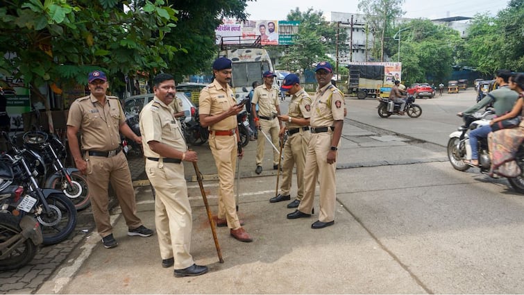 Badlapur School Sexual Assault Case Villagers Vandalise Accused Akshay Shinde House Evict Family Members  Badlapur Sexual Assault: Accused Akshay Shinde's House Vandalised, Family Members Evicted From Village