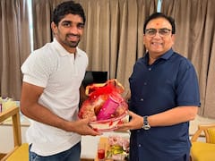 Taarak Mehta...’s Jethalal Aka Dilip Joshi Meets Olympic Winner Aman Sehrawat, Gifts Him Jalebi Fafda