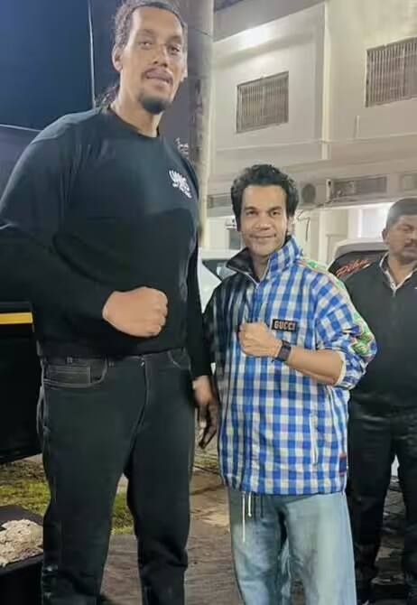 वृ्त्तानुसार, 'स्त्री 2'चे दिग्दर्शक अमर कौशिक म्हणाले की, चित्रपटासाठी खूप उंच असलेल्या व्यक्तीची गरज होती आणि कास्टिंग टीमला सुनील सापडला.