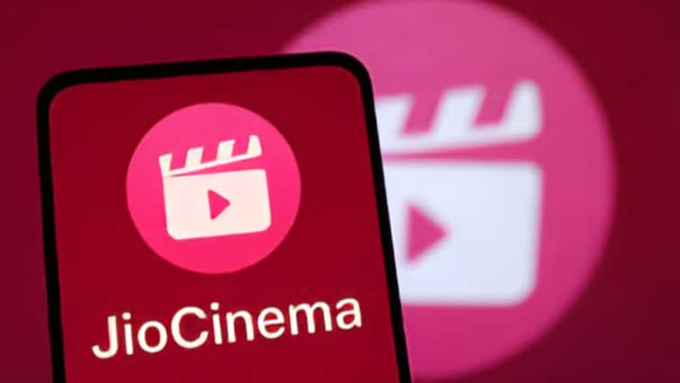 JioCinema Facing Logging Out Glitch Issues Check Details JioCinema Glitch: జియో సినిమాలో గ్లిచ్ - కంప్లయింట్లు చేస్తున్న యూజర్లు!