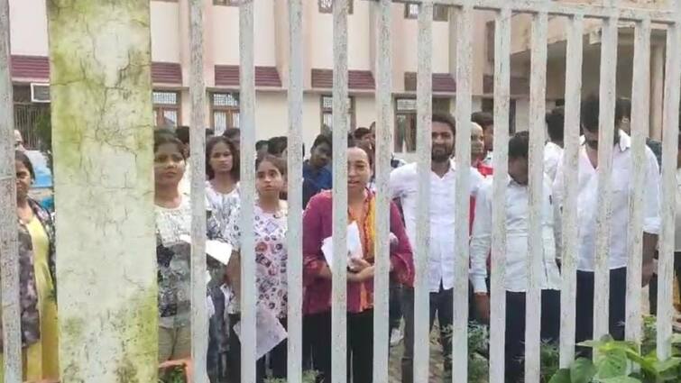 Varanasi UGC NET exam cancelled candidates protested fiercely know whole matter ann UGC NET Exam Cancelled: वाराणसी में यूजीसी नेट परीक्षा हुई रद्द, परीक्षार्थियों ने जमकर किया प्रदर्शन, जानिए पूरा मामला