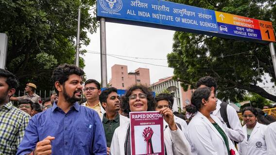 Doctor Protest: एम्स पटना के रेजिडेंट डॉक्टरों ने वापस ली हड़ताल, कोलकाता रेप कांड के खिलाफ कर रहे थे प्रदर्शन Doctor Protest: एम्स पटना के रेजिडेंट डॉक्टरों ने वापस ली हड़ताल, कोलकाता रेप कांड के खिलाफ कर रहे थे प्रदर्शन
