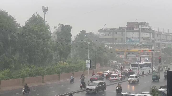 વિભાગના જણાવ્યા અનુસાર, દક્ષિણ ગુજરાત, ઉત્તર ગુજરાત અને પૂર્વ મધ્ય ગુજરાતમાં ભારેથી અતિભારે વરસાદની આગાહી કરવામાં આવી છે.