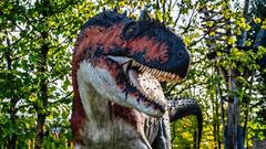 यूके में समुद्र तट पर मिले विशालकाय डायनासोर के पैरों के निशान, 10 साल की बच्ची ने की रोमांचक खोज