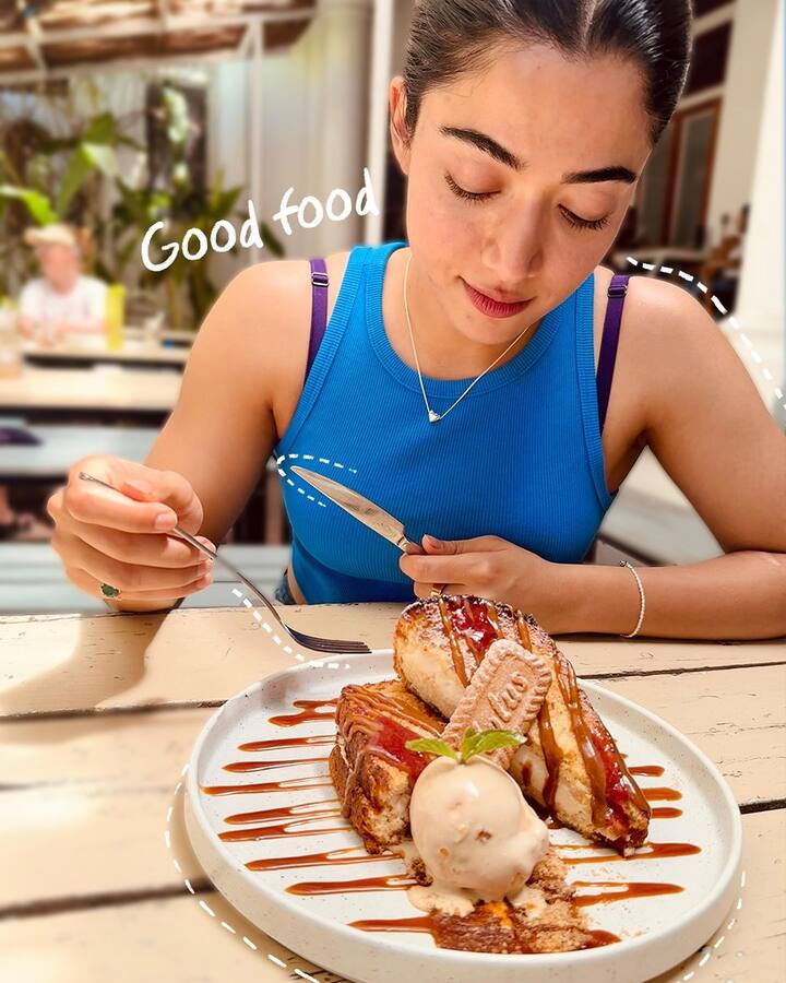 நான் விரும்பும் உணவையெல்லாம் சாப்பிட்ட பின்னும் இவ்வளவு ஃபிட்டாக இருக்கிறேன் என்பதை நினைத்தால் வியப்பாகதான் உள்ளது.