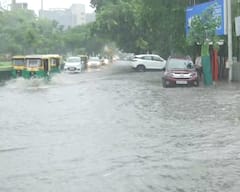 Ahmedabad Rain: ભારે બફારા બાદ અમદાવાદમાં વરસાદે બોલાવી બઘડાટી, જુઓ તસવીરો