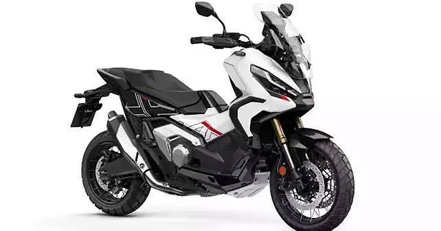 கிம்கோ AK550 ஸ்கூட்டர் மணிக்கு 167 கிமீ வேகத்தில் செல்லும் திறன் கொண்டு தயாரிக்கப்பட்டுள்ளது. இதன் விலை 9 லட்சத்திற்கும் அதிகமாக நிர்ணயிக்கப்பட்டுள்ளது.