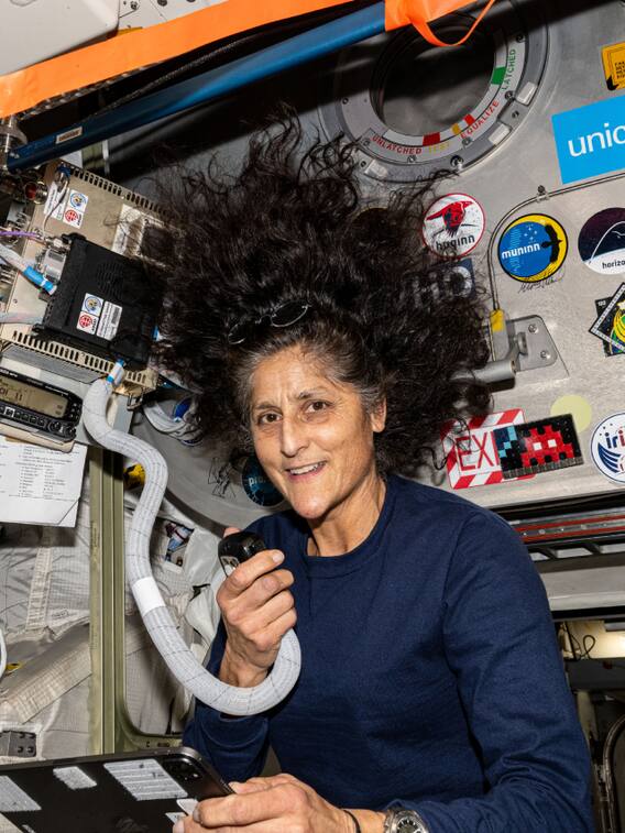 स्पेस में फंसीं सुनीता विलियम्स परिवार से कर पाती हैं बात?