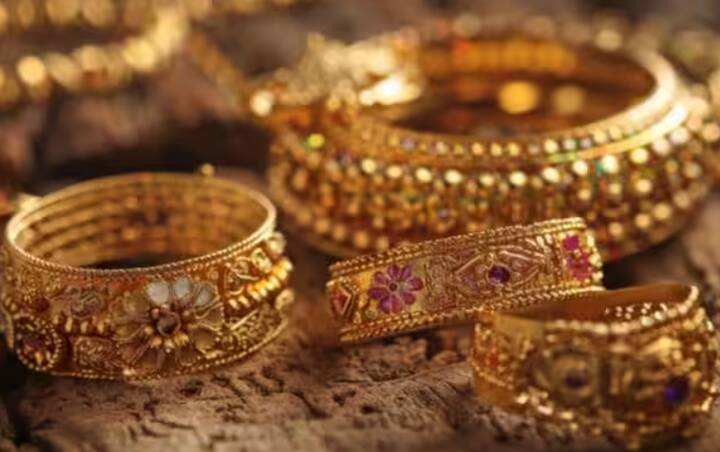 ਸੋਨੇ ਕਿੱਥੋਂ ਆਇਆ, ਇਸ ਨੂੰ ਲੈਕੇ ਬਾਰੇ ਬਹੁਤ ਸਾਰੀਆਂ ਕਹਾਣੀਆਂ ਸੁਣਾਈਆਂ ਜਾਂਦੀਆਂ ਹਨ, ਪਰ ਬਹੁਤ ਘੱਟ ਲੋਕ ਜਾਣਦੇ ਹਨ ਕਿ ਸੋਨਾ ਅਸਲ ਵਿੱਚ ਕਿੱਥੋਂ ਆਇਆ। ਦਰਅਸਲ, ਵਿਗਿਆਨੀਆਂ ਦਾ ਮੰਨਣਾ ਹੈ ਕਿ ਧਰਤੀ ਦੇ ਅੰਦਰ ਮੌਜੂਦ ਸੋਨਾ ਧਰਤੀ ਦੀ ਜਾਇਦਾਦ ਨਹੀਂ ਹੈ। ਵਿਗਿਆਨੀਆਂ ਮੁਤਾਬਕ ਸੋਨਾ ਪੁਲਾੜ ਤੋਂ ਧਰਤੀ 'ਤੇ ਆਇਆ ਹੈ।