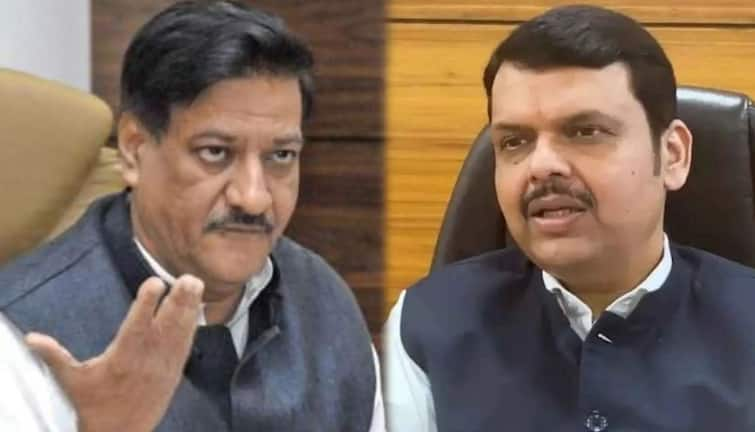 Congress leader Prithviraj Chavan criticism of  DCM Devendra Fadnavis on law and order in the state Prithviraj Chavan on Devendra Fadnavis : देवेंद्र फडणवीसांनी आपल्या पदाचा राजीनामा द्यावा, पृथ्वीराज चव्हाणांची मागणी