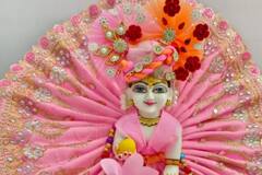 Janmashtami 2024: जन्माष्टमी पर श्री कृष्ण को पहनाएं ये खूबसूरत पोशाक, हर कोई लड्डू गोपाल की करने लगेगा तारीफ