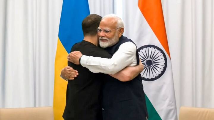 रूस और यूक्रेन की जंग जारी है, जिसके चलते यूक्रेन में हवाई अड्डों को बंद कर दिया गया है और सड़कों में सफर करना खतरनाक हो सकता है, इसलिए इस समय ट्रेन की यात्रा सुरक्षित मानी जाएगी.