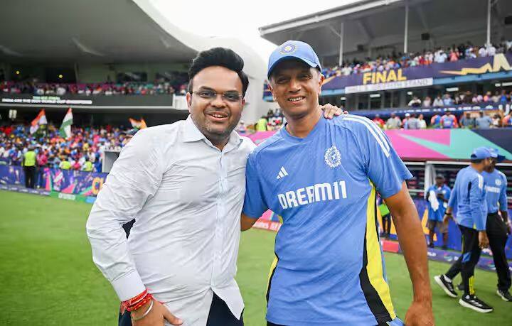 मीडिया रिपोर्ट्सनुसार, जय शाह टेंपल एंटरप्राइजचे संचालक होते, जे 2016 मध्ये बंद झाले होते. रिपोर्ट्सनुसार, जय शाह यांची कुसुम फिनसर्व्हमध्ये सुमारे 60 टक्के भागीदारी आहे.(Image Credit-Jay Shah)