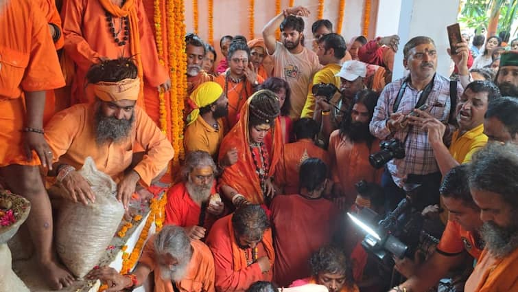 Pilot Baba Mahasamadhi crowd of devotees Haridwar reached 100 countries devotees ann पायलट बाबा की महासमाधि में उमड़ी श्रद्धालुओं की भीड़, 100 से अधिक देशों से हरिद्वार पहुंचे भक्त