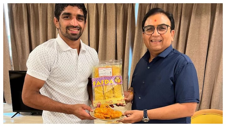 Wrestler Aman Sehrawat, who recently clinched a bronze medal at the Paris 2024 Olympics, met television actor Dilip Joshi, famous for his portrayal of Jethalal in Taarak Mehta Ka Ooltah Chashmah.