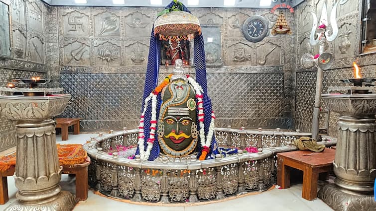 Ujjain Mahakal Temple earned 15 crore 64 lakh 53137 thousand rupees In Sawan MP ANN Mahakal Temple: सावन के महीने में मालामाल हुए महाकाल, 1 महीने में इतने करोड़ की हुई इनकम