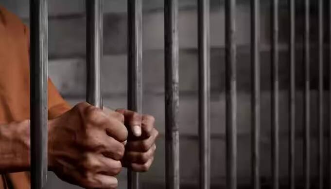 આવા અકસ્માતો કોઈની બેદરકારીના કારણે થાય છે. પછી તે વ્યક્તિને જેલમાં જવું પડી શકે છે.