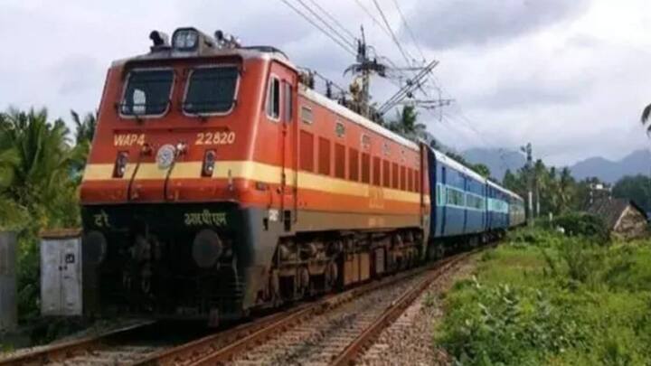 रेलवे में यात्रियों के सफर करने के लिए ट्रेन एसी कोच, स्लीपर कोच और जनरल कोच होते हैं. इन कोचों मे टिकट की अलग-अलग कीमत होती है.