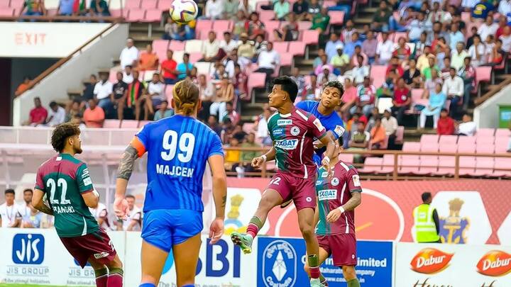 প্রথমার্ধের একেবারে শেষ দিকে ম্যাচে সমতা ফেরায় মোহনবাগান। প্রথমার্ধ শেষ হয় ১-১ গোলে।