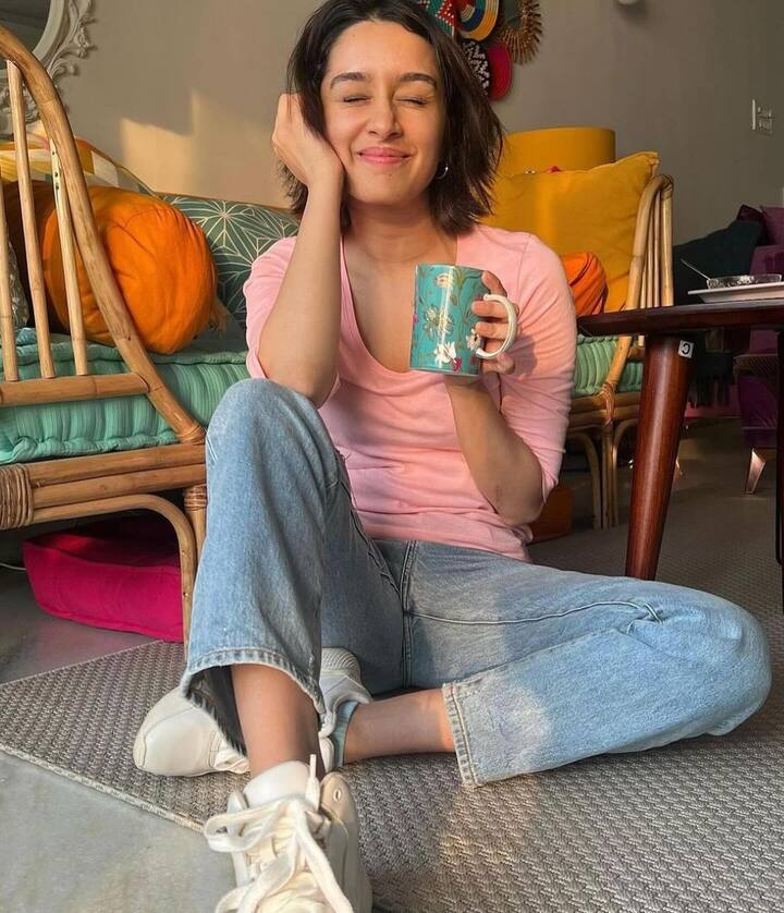 अभिनेत्री श्रध्दा कपूरने तिच्या आलिशान घराचे काही फोटो इन्स्टाग्राम खात्यावर शेअर केले आहेत.