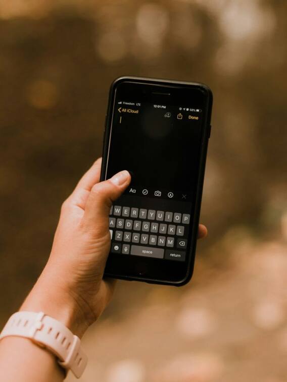 iPhone पर गलती से टाइप ना करें ये 4 कैरेक्टर, क्रैश हो जाएगा डिवाइस!