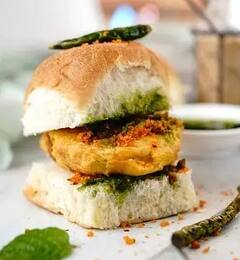 World Vada Pav Day: वड़ा पाव देखते ही डाइटिंग भूल जाते हैं ये स्टार्स, श्रद्धा से शाहरुख तक, लिस्ट में हैं कई बड़े नाम
