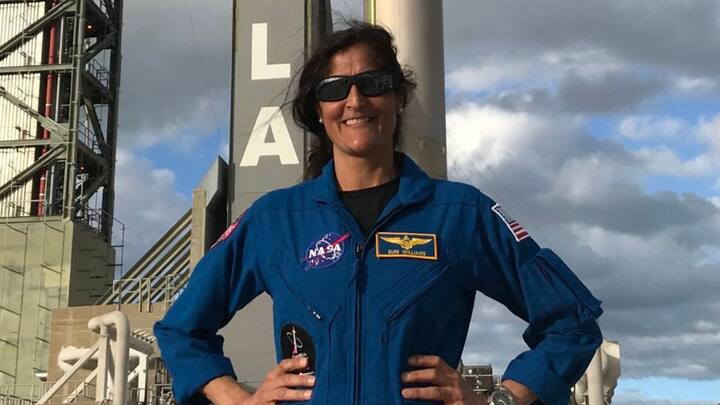 अंतरिक्ष यात्री सुनीता विलियम और उनके साथी ने 5 जून को अंतरिक्ष के लिए उड़ान भरी थी. 8 दिन बाद उन्हें वापस आना था, लेकिन कैप्सूल में खराबी के कारण वह अंतरिक्ष में ही फंस गए अब नासा यह प्लान कर रही है कि उन्हें स्पेस एक्स के जरिए धरती पर वापस लाया जाए, लेकिन उसके लिए फरवरी माह 2025 तक रुकना पड़ सकता है. ऐसे में दोनों ही अंतरिक्ष यात्रियों के स्वास्थ्य को लेकर चिंता जताई जा रही है.