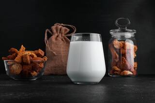 Weight loss: શું ડાયટિંગ દરમિયાન આ હેલ્ધી ડ્રિન્કનું કરો સેવન, વેઇટ લોસની સાથે થશે આ ફાયદા Weight loss: શું ડાયટિંગ દરમિયાન આ હેલ્ધી ડ્રિન્કનું કરો સેવન, વેઇટ લોસની સાથે થશે આ ફાયદા