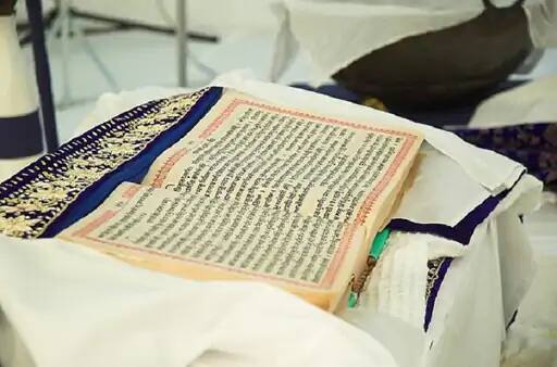  issue of release of two swaroops of Sri Guru Granth Sahib from policy custody in Qatar Guru Granth Sahib: ਪੁਲਿਸ ਹਿਰਾਸਤ 'ਚ ਸ੍ਰੀ ਗੁਰੂ ਗ੍ਰੰਥ ਸਾਹਿਬ, ਸਿੱਖਾਂ ਦੀਆਂ ਭਾਵਨਾਵਾਂ ਨੂੰ ਪਹੁੰਚੀ ਠੇਸ, ਕੇਂਦਰ ਸਰਕਾਰ ਨੂੰ ਕਾਰਵਾਈ ਦੀ ਮੰਗ