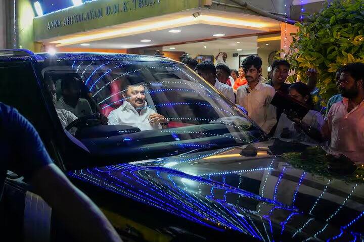 શ્રેષ્ઠ CMની યાદીમાં ચોથા નંબરે એમ.કે. સ્ટાલિન છે. તમિલનાડુના મુખ્યમંત્રી DMK સાથે સંબંધ ધરાવે છે. પાંચ ટકા લોકોએ આ મામલામાં (શ્રેષ્ઠ CM) તેમનું નામ લીધું.