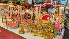 श्री कृष्ण जन्माष्टमी से पहले सजा बाजार, लड्डू गोपाल की प्रतिमा से लेकर कूलर-पंखे की डिमांड