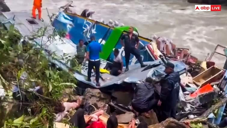 Nepal Bus Accident Pokhara Kathmandu Gorakhpur bus fell into Ditch Pandurang Yatra 14 passengers of Maharashtra died ann Nepal Bus Accident: नेपाल में हादसे का शिकार हुई यूपी के गोरखपुर की बस, महाराष्ट्र के 14 यात्रियों की मौत