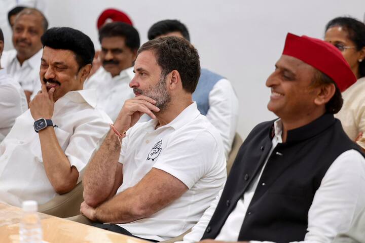 यही सवाल फरवरी, 2024 में सर्वे में हुआ तो राहुल गांधी का 21.3% लोगों ने नाम लिया था, जबकि 4.2 फीसदी ने अखिलेश यादव को पहली पसंद बताया था.