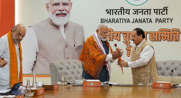 वोट शेयर की बात करें तो सर्वे के हिसाब से 44 फीसदी वोट एनडीए, 40 प्रतिशत मत इंडिया ब्लॉक और 16 फीसदी वोट और दलों को जा सकते हैं, जबकि आम चुनाव 2024 में एनडीए को 293, इंडिया को 234 और अन्य को 16 सीटें हासिल हुई थीं.