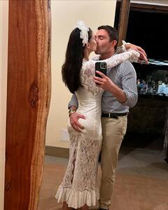 Amy Jackson ने बॉयफ्रेंड Ed Westwick संग इटली में रचाई शादी, लिपलॉक कर कपल ने मनाया जश्न, सामने आईं तस्वीरें