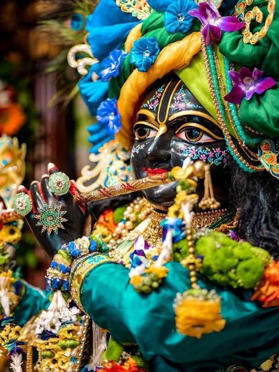 जन्माष्टमी के दिन दिल्ली-एनसीआर के इन 5 खूबसूरत मंदिरों में जाकर करें दर्शन