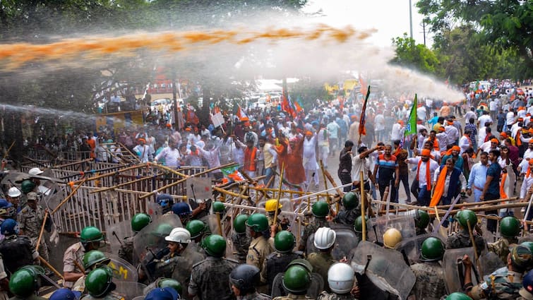 Ranchi News Jharkhand BJYM Ranchi rally Hemant Soren Shivraj Singh Chouhan JMM BJP Bharatiya Janata Yuva Morcha Ranchi: BJP Youth Wing’s Protest Against CM Soren Turns Chaotic, Police Deploy Tear Gas And Water Cannons