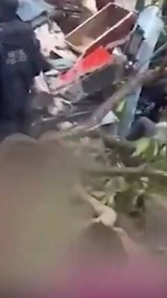 Nepal Accident News: 40 भारतीयों को ले जा रही बस खाई में गिरी | ABP Shorts