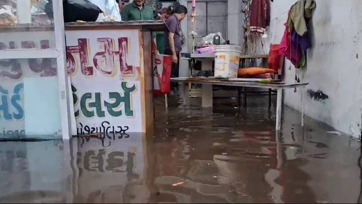 Meghraj Rain: અરવલ્લી જિલ્લાના મેઘરજ શહેરમાં આજે સવારે અચાનક તૂટી પડેલા ભારે વરસાદે જનજીવન અસ્તવ્યસ્ત કરી નાખ્યું છે.