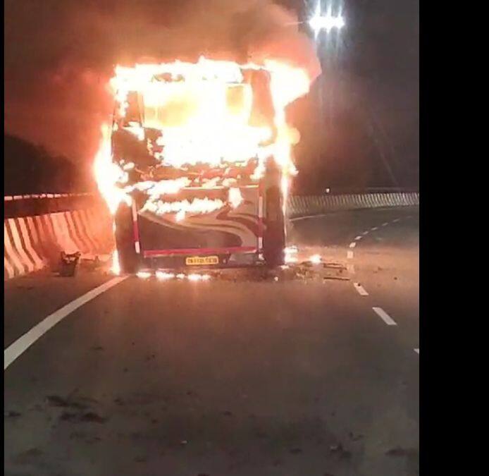 Trichy: Sudden fire accident in a private bus: 27 passengers escaped alive. Trichy Bus Fire : “திருச்சியில் பரபரப்பு – தனியார் பேருந்தில் திடீரென பிடித்த தீ” அலறியடித்துக்கொண்டு பயணிகள் ஓட்டம்..!