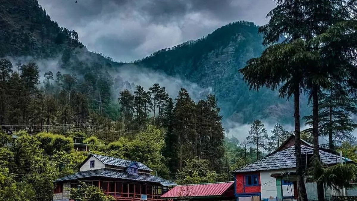 Weekend Travel : स्वर्गसुखाचा अनुभव देणारं एक शांत गाव! भारतातील इस्रायल म्हणतात 'या' गावाला.. वीकेंडसाठी उत्तम ठिकाण, एकदा पाहाच..