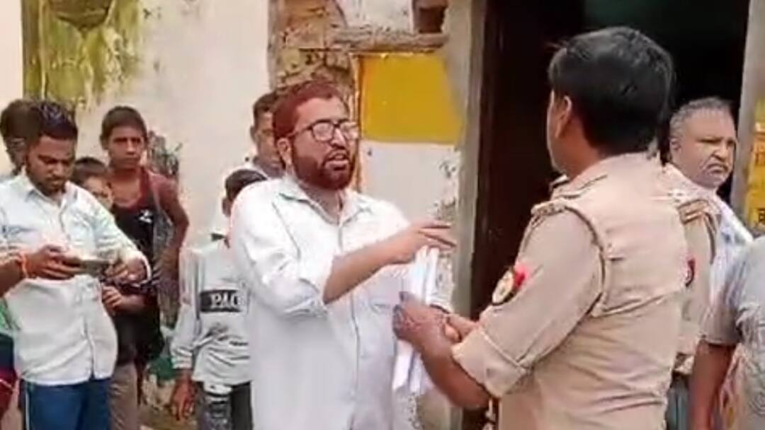 Meerut Headmaster obscene fourth class student During cutting nails villagers beat badly ANN नाखून काटने के बहाने चौथी क्लास की छात्रा से हेडमास्टर ने की अश्लील हरकत, ग्रामीणों ने जमकर पीटा