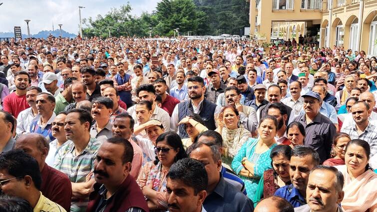 Himachal pradesh employees protest in Secretariat over DA Hike ann हिमाचल में कर्मचारियों ने बढ़ाई सुक्खू सरकार की टेंशन, सचिवालय में प्रदर्शन कर दी ये बड़ी चेतावनी