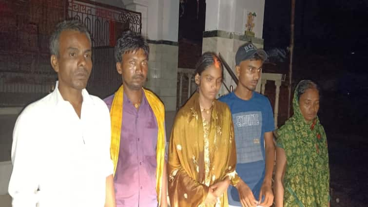 Nalanda News Police got couple married in Bihar police station ann Nalanda News: नालंदा में प्रेमिका आधी रात को अपने प्रेमी के दरवाजे पर पहुंची, शादी के लिए अड़ी तो पहुंच गई पुलिस