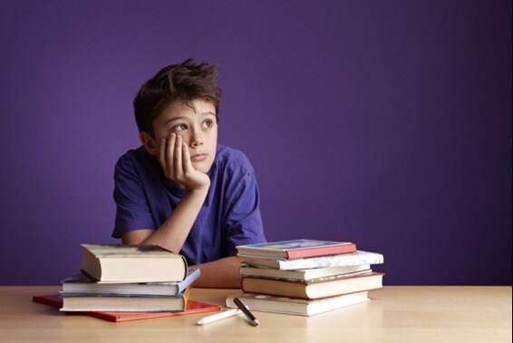 ਬੱਚਿਆਂ ਦੀ ਪੜ੍ਹਾਈ ਵਿੱਚ ਰੁਚੀ ਨਾ ਹੋਣਾ ਇੱਕ ਆਮ ਸਮੱਸਿਆ ਹੈ ਪਰ ਬੱਚੇ ਦੇ ਪੜ੍ਹਾਈ ਵਿੱਚ ਬਿਲਕੁਲ ਵੀ ਦਿਲਚਸਪੀ ਨਾ ਲੈਣ ਦੇ ਕੁਝ ਕਾਰਨ ਹੋ ਸਕਦੇ ਹਨ।