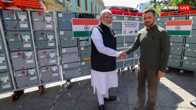 PM Narendra Modi met President Zelensky during his visit to Ukraine gifted Made in India BHISHM Cube medical kit कितना खास है BHISHM Cube, जो पीएम मोदी ने जेलेंस्की को किया गिफ्ट?