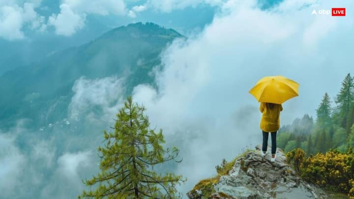 Monsoon Trip: अगर आप भी बरसात के मौसम में ट्रिप प्लान कर रहे हैं, तो आपको कुछ चीजों का ध्यान रखना बहुत जरूरी होता है. नहीं तो घर से बाहर निकालने के बाद आपको परेशानियों का सामना करना पड़ सकता है.